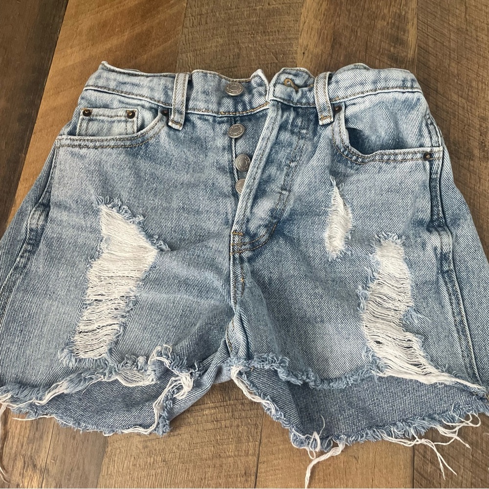 i’m selling these super cute pacsun shorts! Size: 22 💙